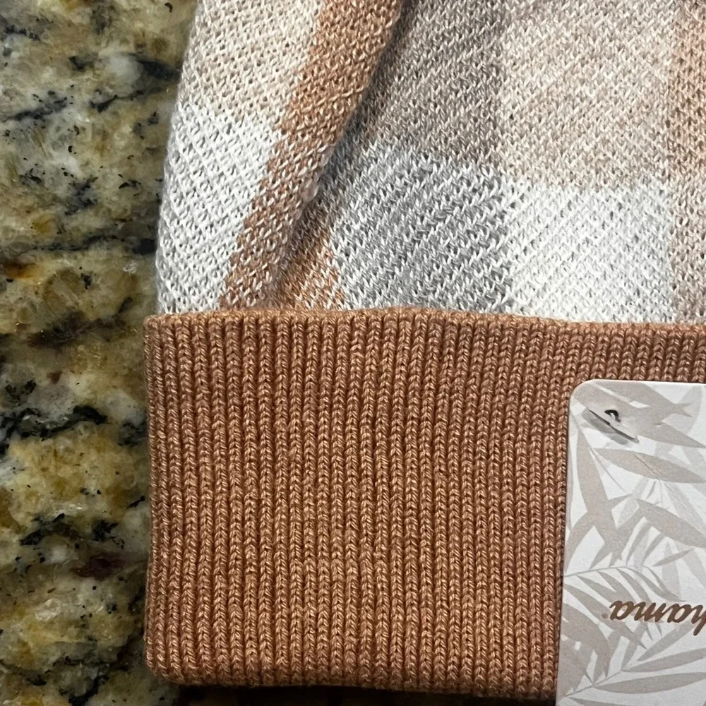 Tommy Bahama Kids Knit Beanie Tan White Buffalo Plaid Pom‎ Pom Winter Hat